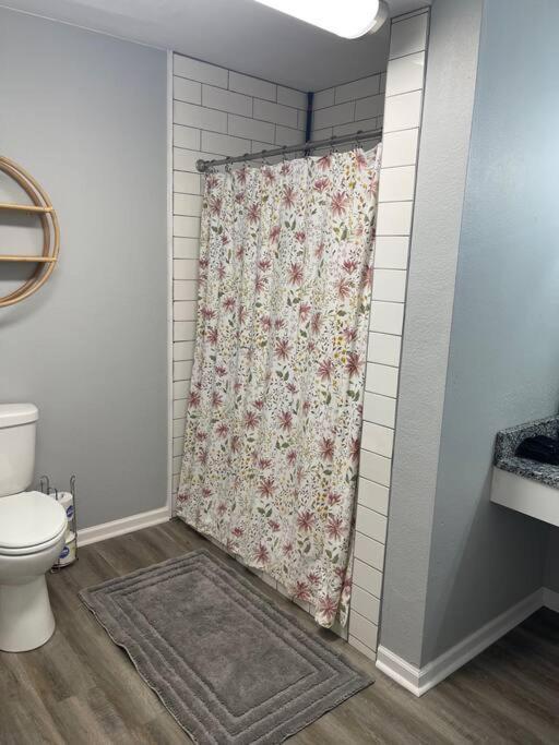 The Bernice - 2 Bedroom Apt In Quilt Town, Usa ハミルトン  エクステリア 写真